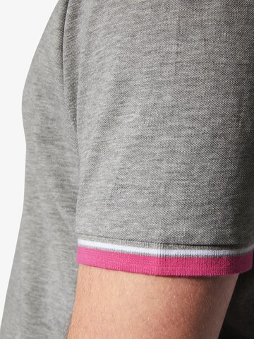 T-Shirt 'Earl Pat' Charles Colby en gris