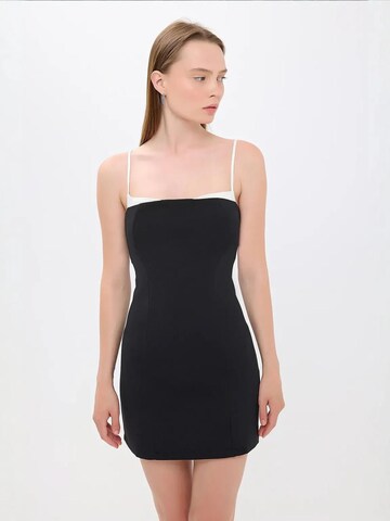 Hiccup Jurk in Zwart: voorkant