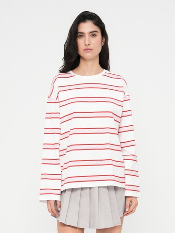 PIECES T-shirt 'PCMila' i vit: framsida