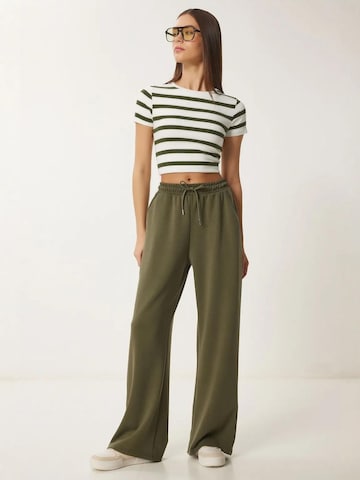 Wide leg Pantaloni di Happiness İstanbul in verde