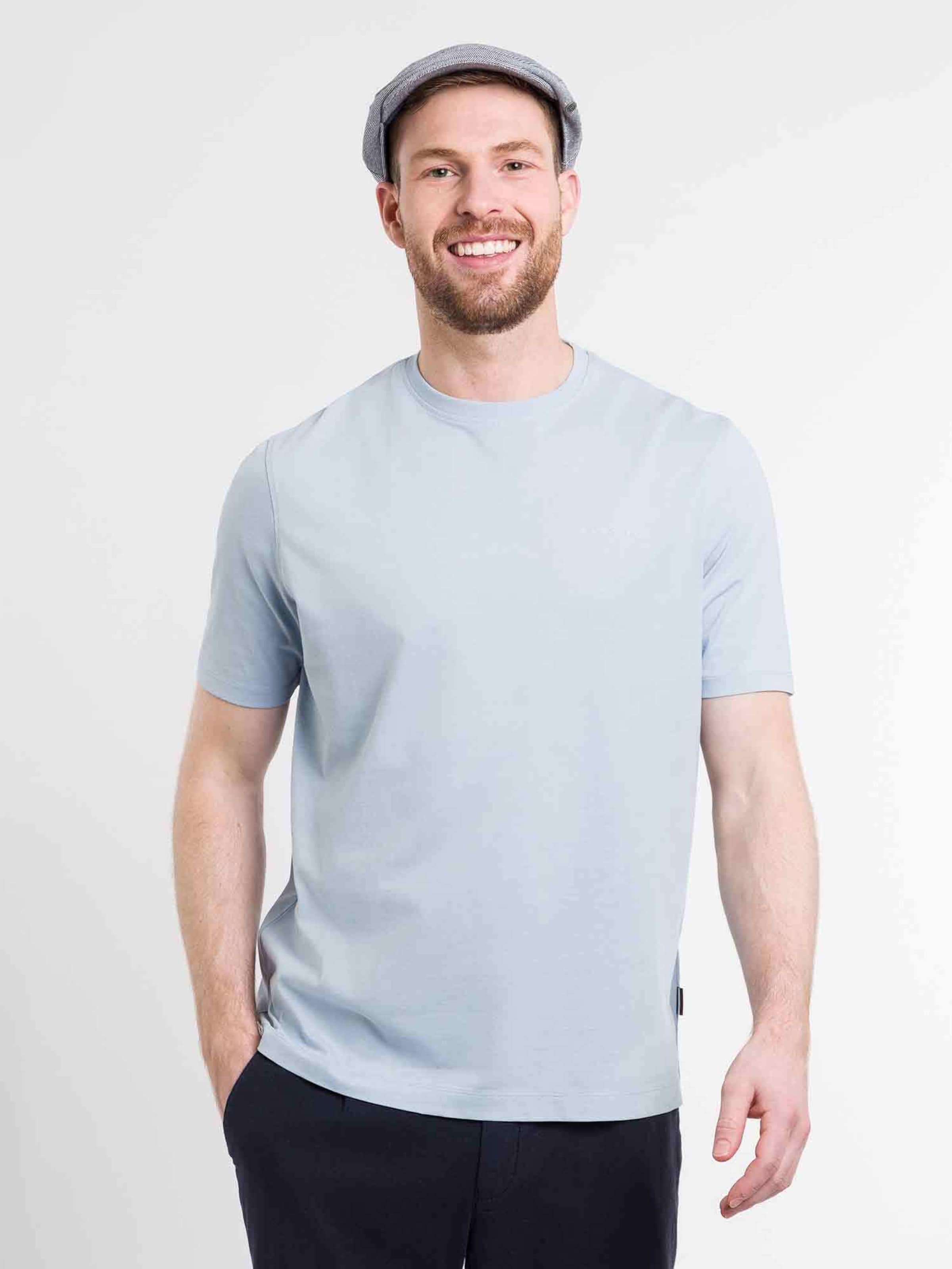 bugatti Beanie in Blue: front