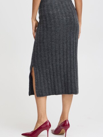 b.young - Falda en gris