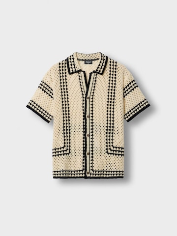 Burocs Comfort fit Button Up Shirt in White: front