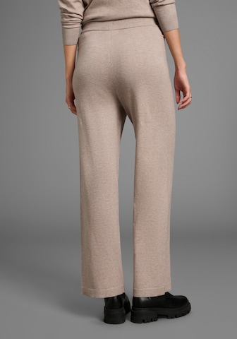 Neun Monate Regular Pants in Beige
