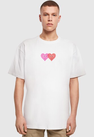 Merchcode Shirt 'Hugs & Love - Two Hearts' in Weiß: Vorderseite