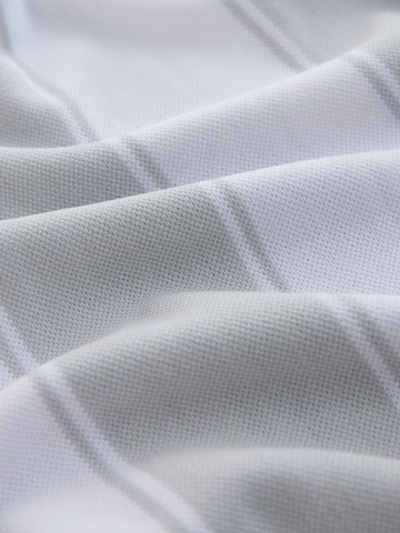 T-Shirt Next en blanc