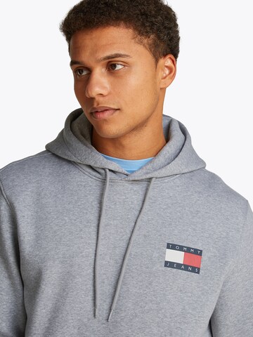 Tommy Jeans Sweatshirt 'ESSENTIAL' in Grey