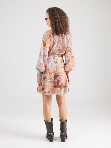 GUESS Φόρεμα σε πορτοκαλί