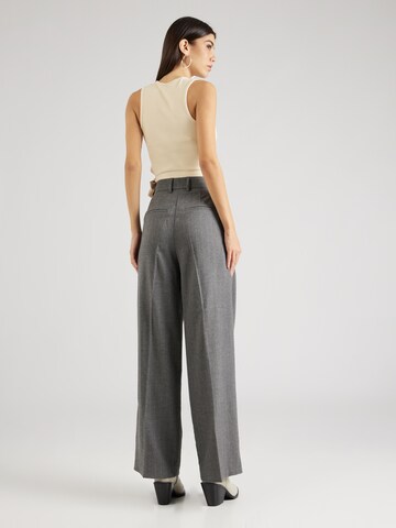 Wide leg Pantaloni con pieghe 'Holsye' di SECOND FEMALE in grigio