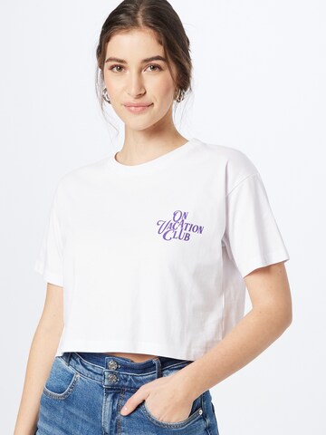 On Vacation Club Shirt in White: front