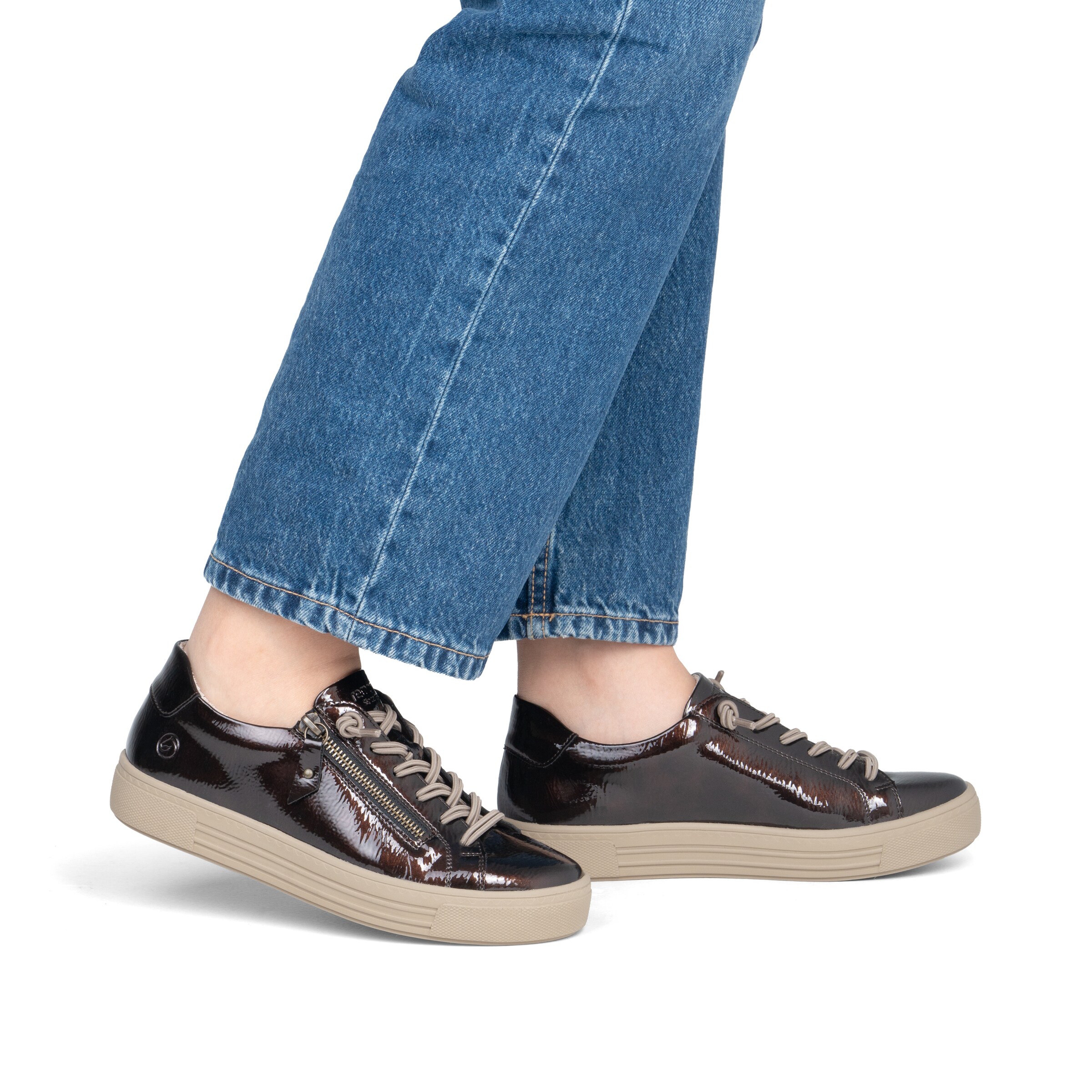 Baskets basses REMONTE en marron : devant
