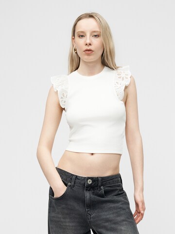 ONLY Top 'ONLCESME' in White