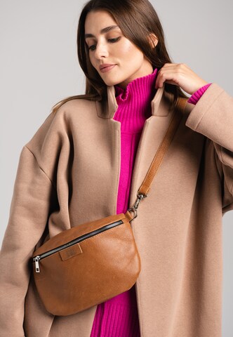 KALITE look Shoulder Bag in Brown: front