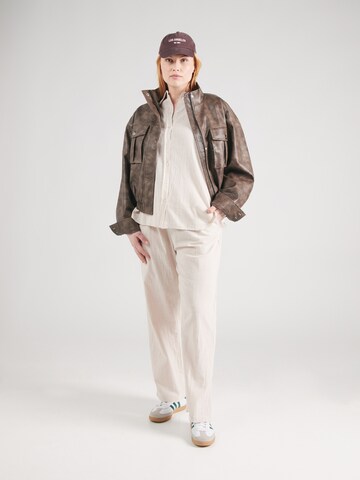 ONLY Carmakoma - Blusa 'ONLCartizana' en gris