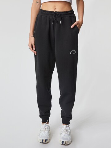 Young Poets Society Pants 'Fibi' in Black: front