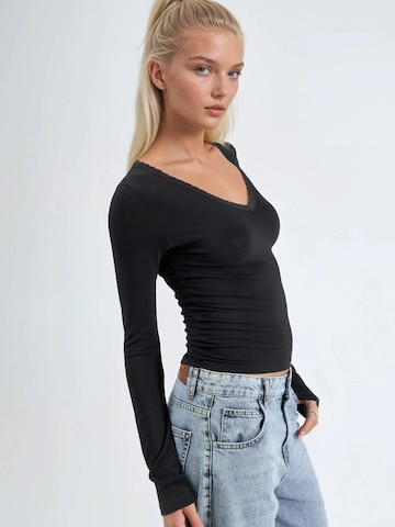 Busem Top in Black