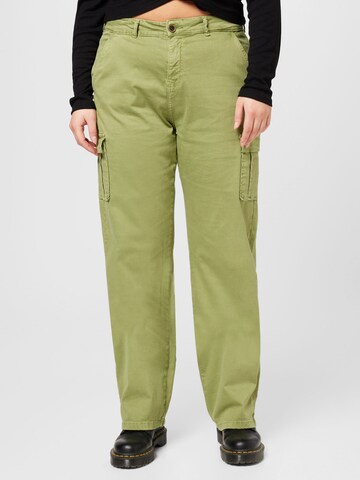 ONLY Curve Regular Cargo Jeans 'SAFAI' in Green: front