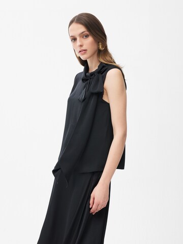 adl Blouse in Black