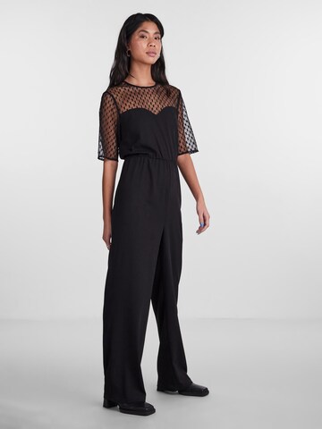 Tuta jumpsuit di PIECES in nero