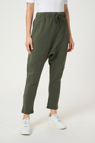 Cream Tapered Harem trousers 'Beky' in Green: front