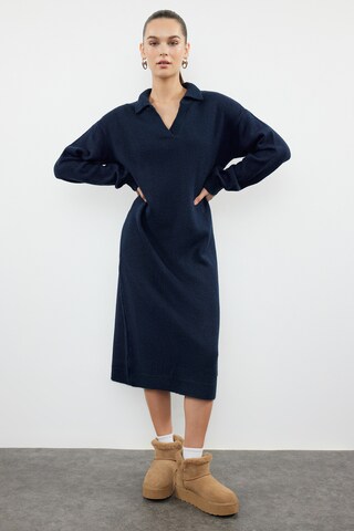Trendyol - Vestido de punto en azul: frente