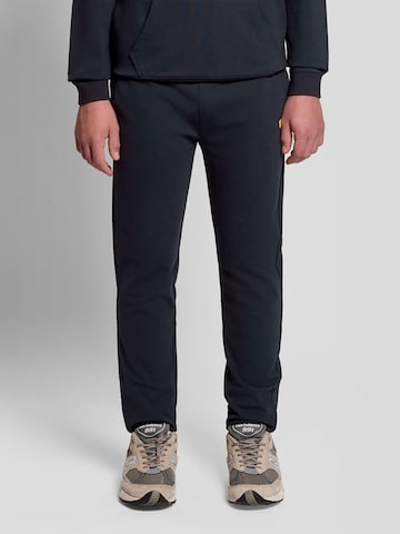 Lyle & Scott Regular Pants in Blue: front