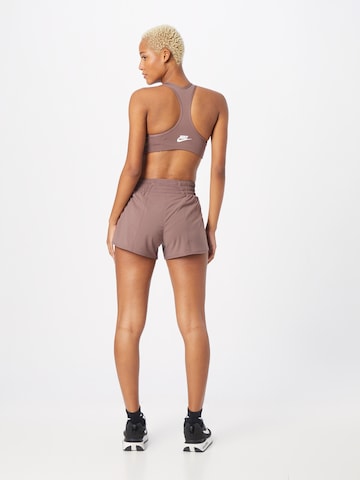 NIKE Regular Sportshorts in Lila