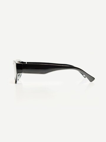 Lunettes de soleil Bershka en noir