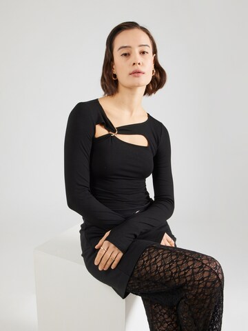 Tricou 'Gesa' de la ABOUT YOU pe negru: față