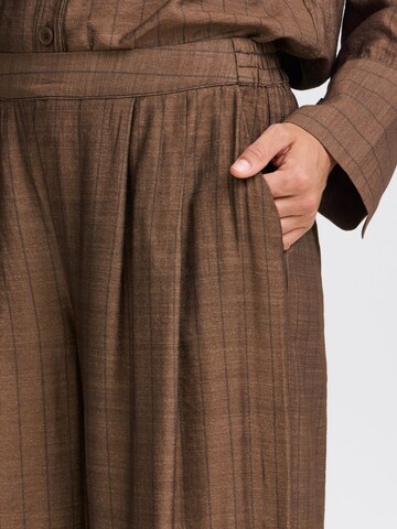 Wide leg Pantaloni con pieghe 'Ariana' di Fransa in marrone