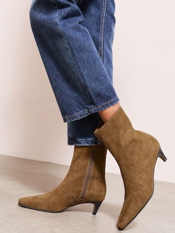 Botine de la Friends Like These pe maro