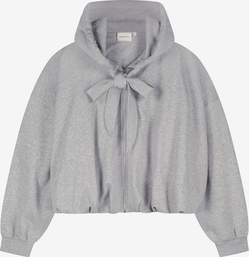 Sweat-shirt Fabienne Chapot en gris : devant
