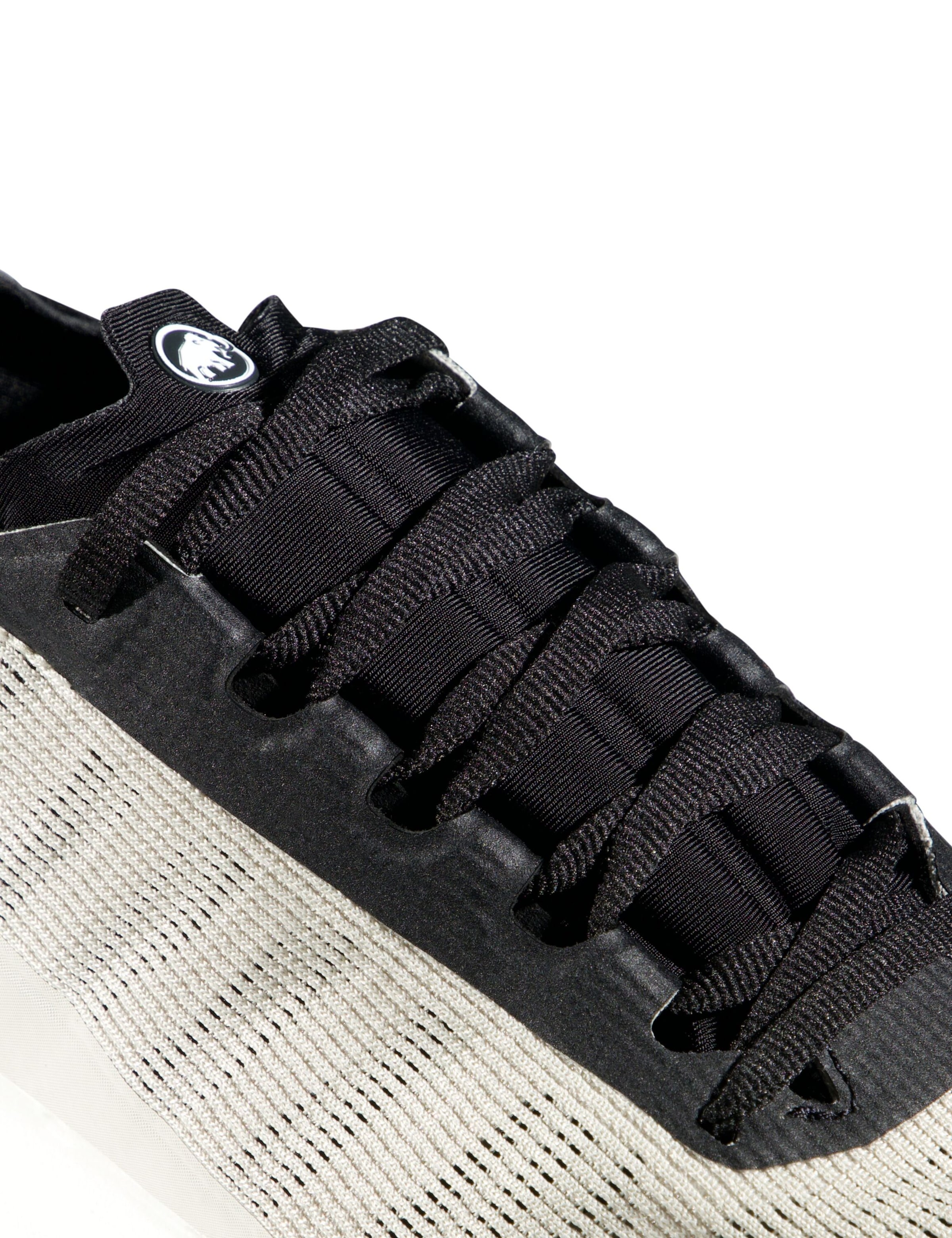 MAMMUT Flats in White