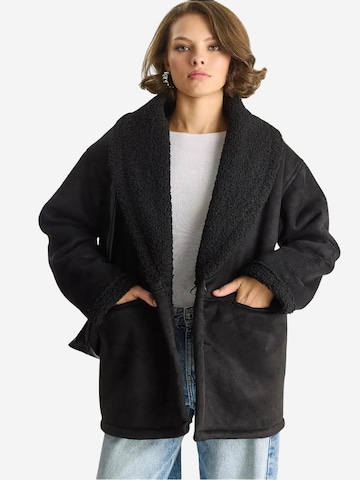 Giacca di mezza stagione di Bianco Lucci in nero: frontale