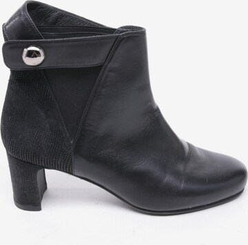 Stuart Weitzman Dress Boots in 35 in Black: front