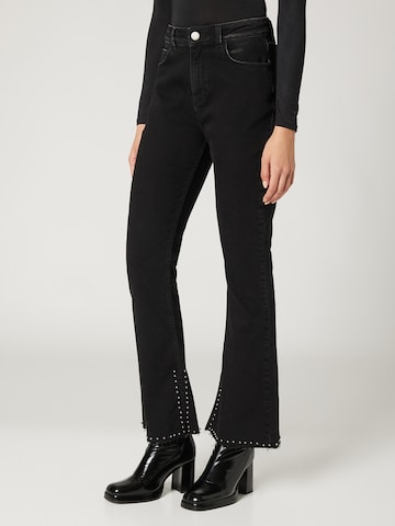 Guido Maria Kretschmer Women Bootcut Jeans 'Caja' in Schwarz: predná strana