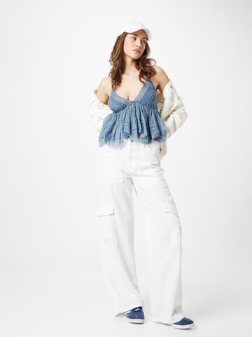 Free People Top 'CARRIE' in Blau