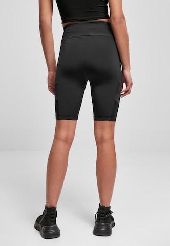 Urban Classics Skinny Shorts in Schwarz