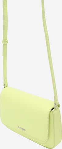 Calvin Klein - Mala de ombro 'Must' em verde: frente