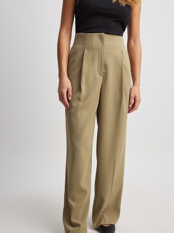 NA-KD Wide leg Pleated Pants in Beige: front