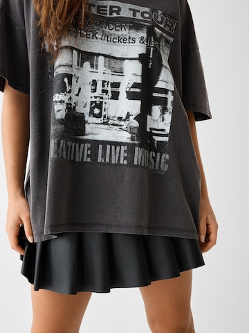 Bershka T-Shirt in Schwarz