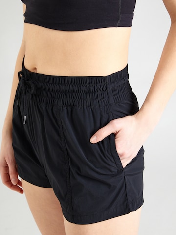 COLUMBIA Regular Sportshorts in Schwarz