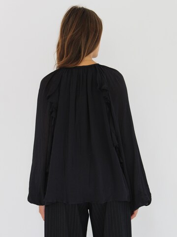 Honnête Atelier Blouse 'Edith' in Blue