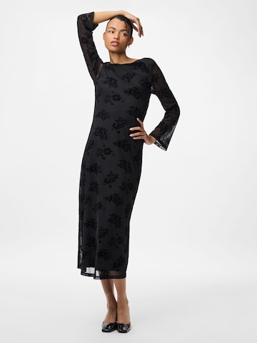 PIECES - Vestido 'PCFLIKKA' en negro