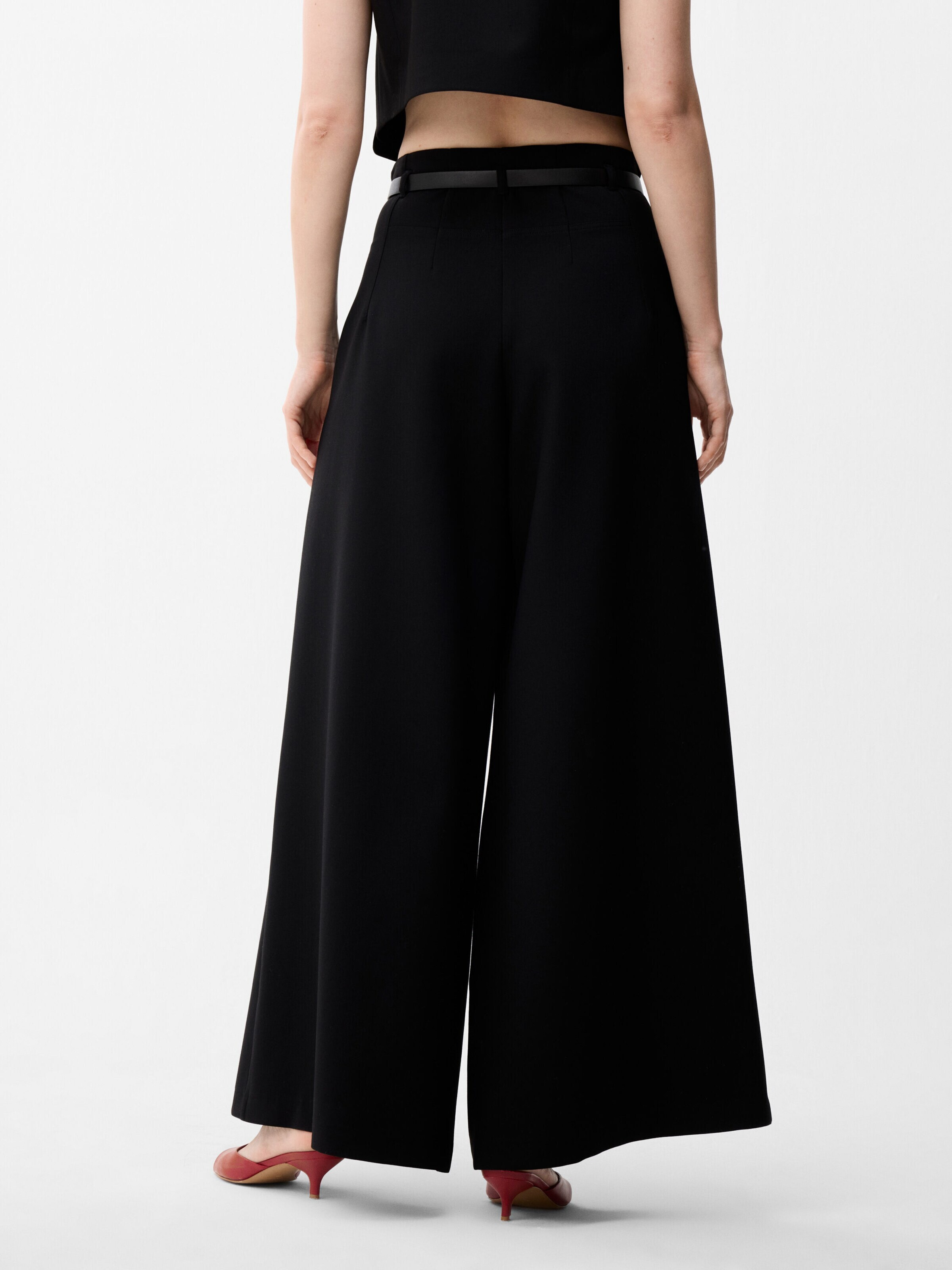 adl Regular Trousers in Black