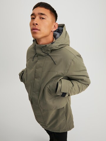 JACK & JONES Parka zimowa 'DAMON' w kolorze zielony