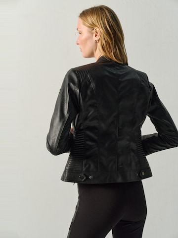 KOROSHI Jacke in Schwarz