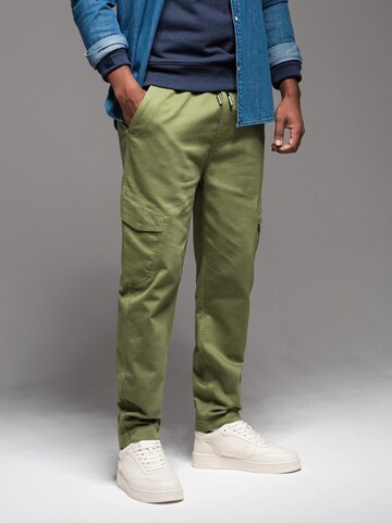 Ombre Regular Cargobroek 'OM-PAJO-0199' in Groen: voorkant
