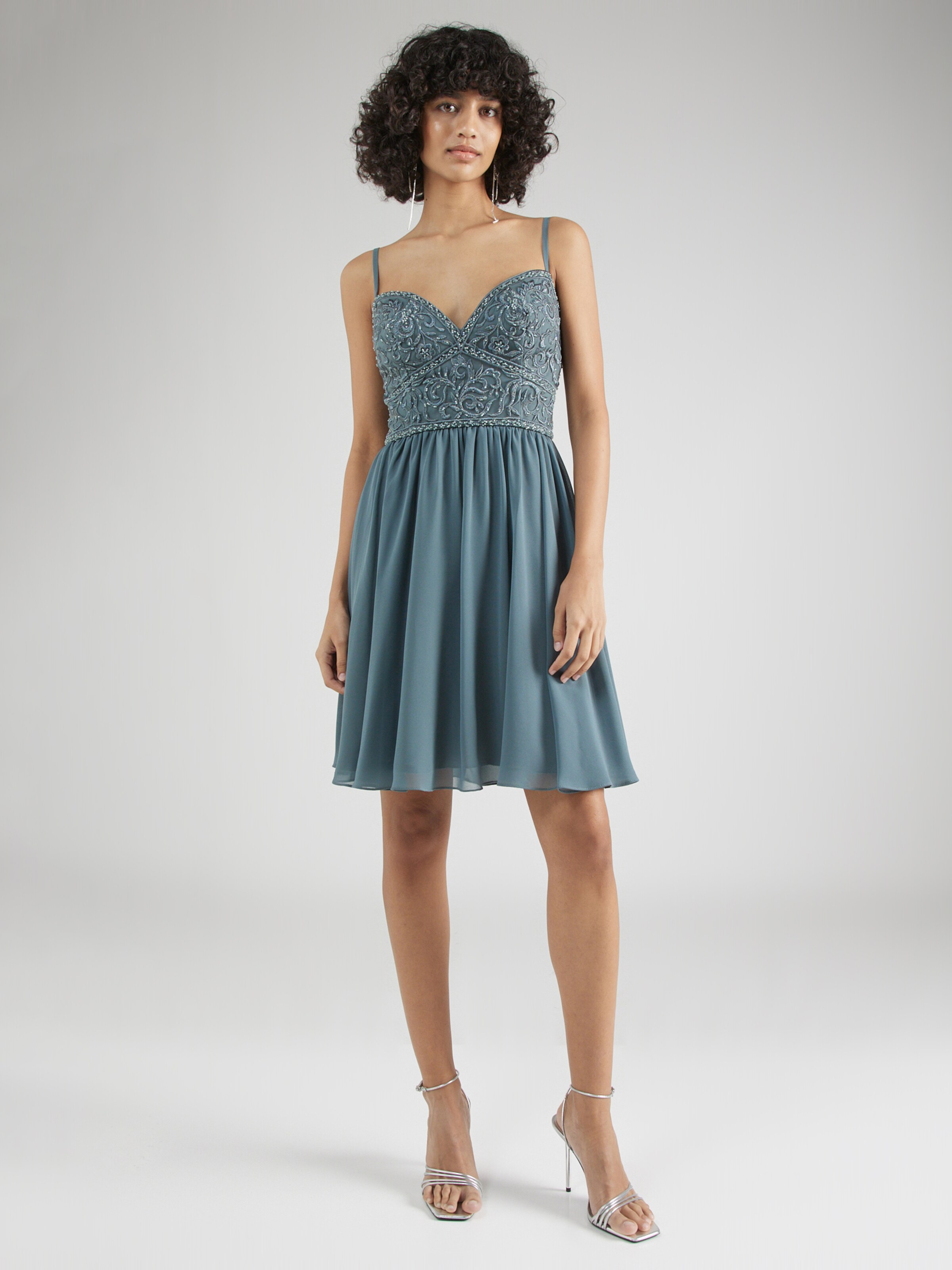 Laona robe deals