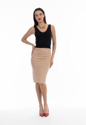 faina Rok in Beige